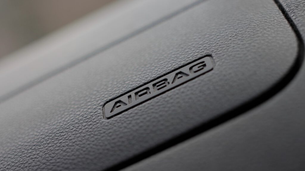 El airbag es un sistema de seguridad pasivo
